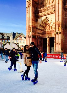 Maria Kleinschmidt & Vadim Lehmann beim Eislaufen. © privat